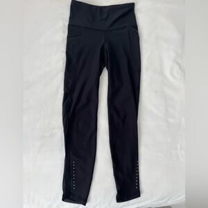 Black Old Navy Elevate Capri Leggings